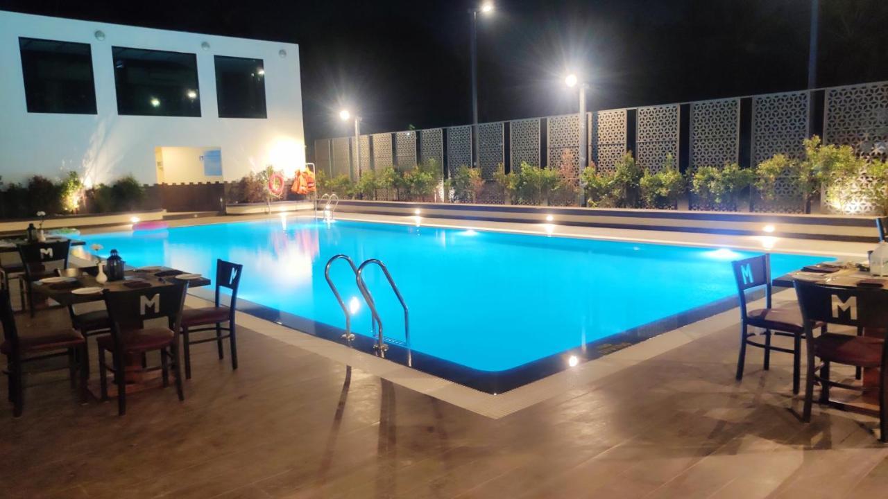 Rājahmundry Manjeera Sarovar Premiere酒店 外观 照片
