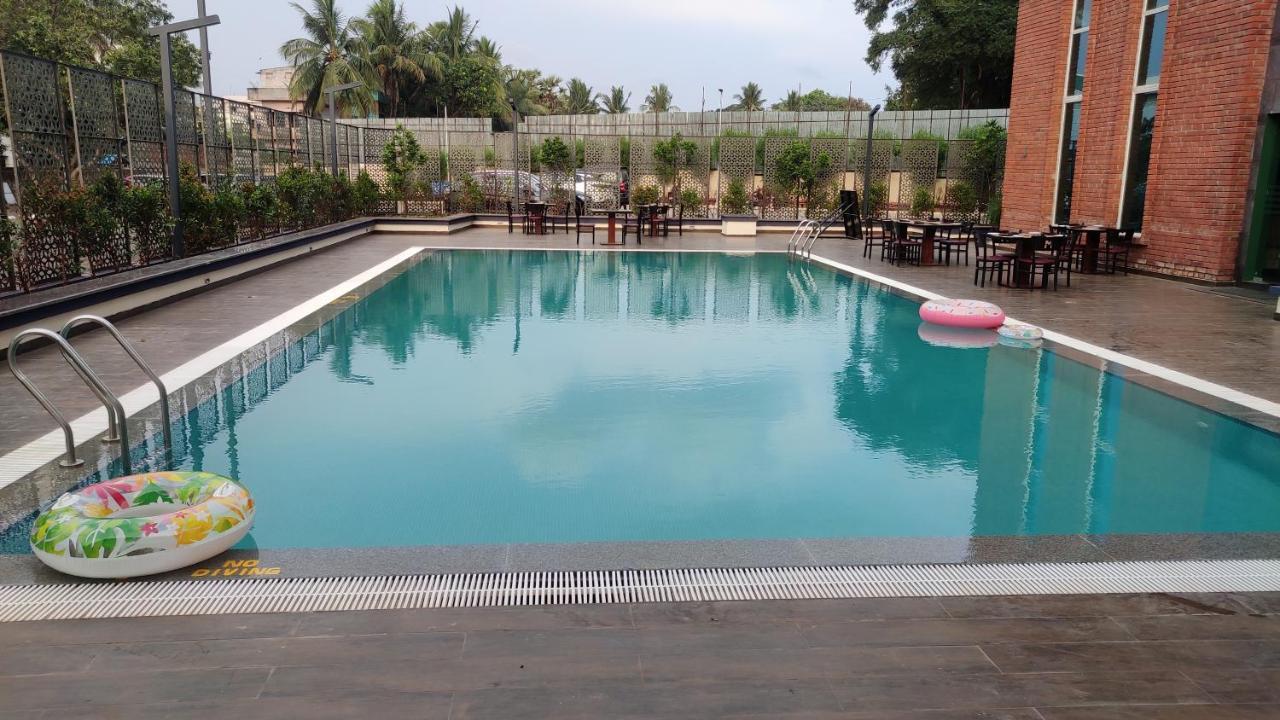Rājahmundry Manjeera Sarovar Premiere酒店 外观 照片